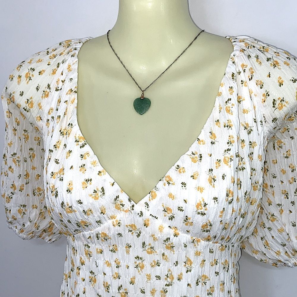 Lulu’s Dress White and Yellow Ditsy Flower Smocked Crepe NWOT Tags Sz Med - Picture 2 of 9